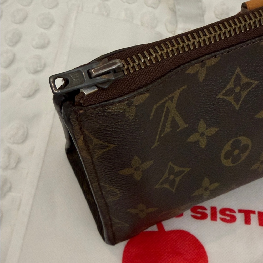 3 SISTERS ARCHIVE Louis Vuitton Sac Trico Bag - Picture 9 of 15